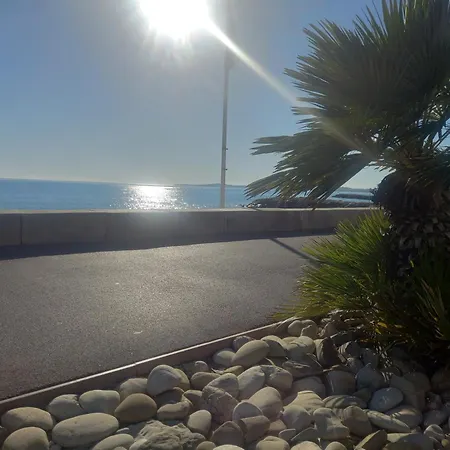 Adorable A 200m De La , Frais , Bien Equipe Et Proche Des Commodites Cagnes-sur-Mer