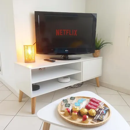 Adorable A 200m De La , Frais , Bien Equipe Et Proche Des Commodites Apartment *